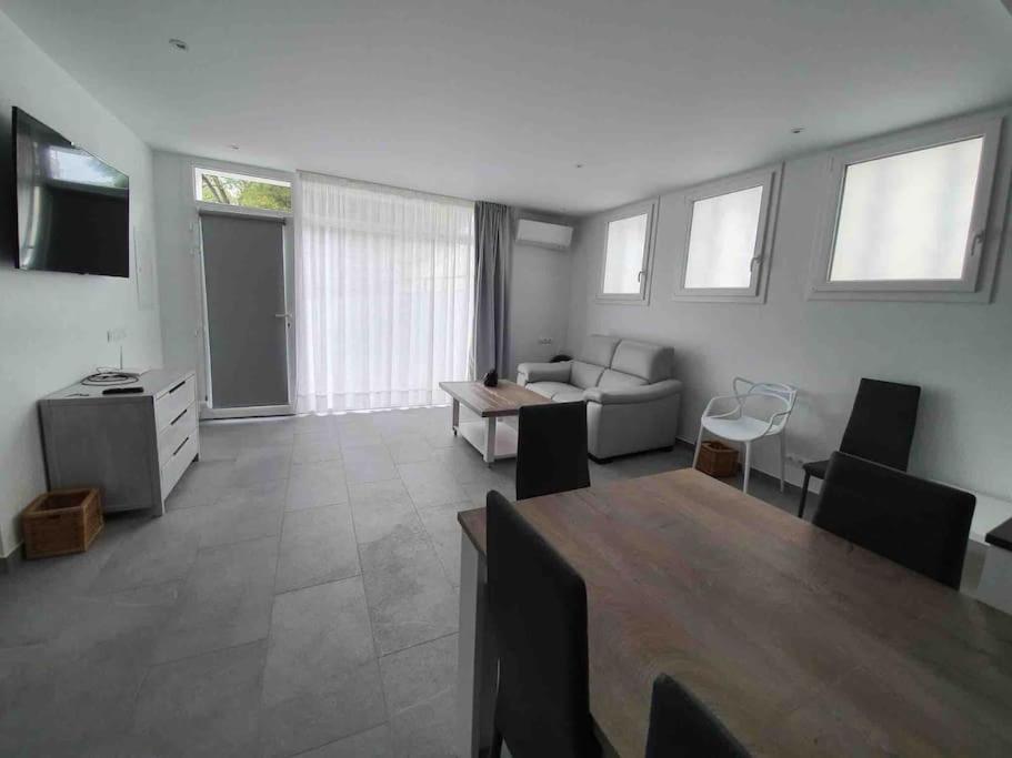 Apartamento Luminoso Planta Baja con terraza a 5 min de la playa Cadaqués Exterior foto