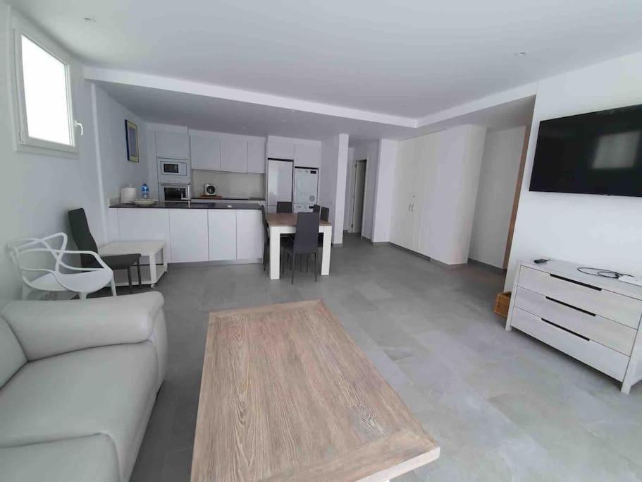 Apartamento Luminoso Planta Baja con terraza a 5 min de la playa Cadaqués Exterior foto